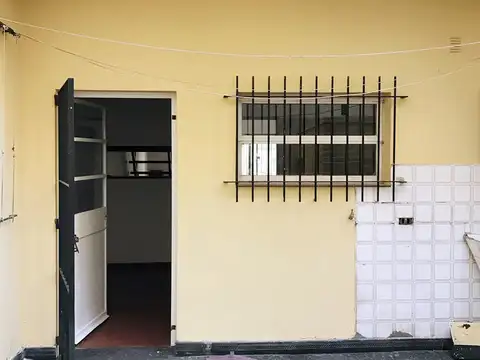 Depto Tipo Casa 3 ambientes con 2 baños
