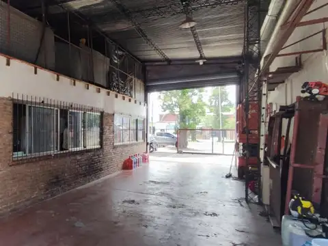 Galpón con oficinas en VENTA