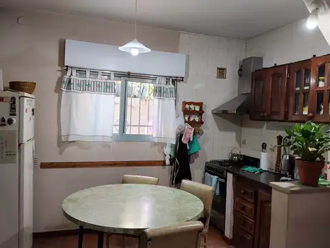 Casa 5 ambientes con 2 baños