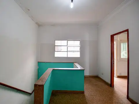 PH 3 dormi c/ patio, terraza y balcon sobre Av.