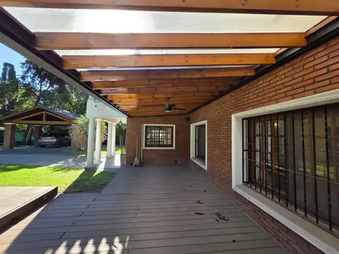 Casa en Venta con 2 cocheras