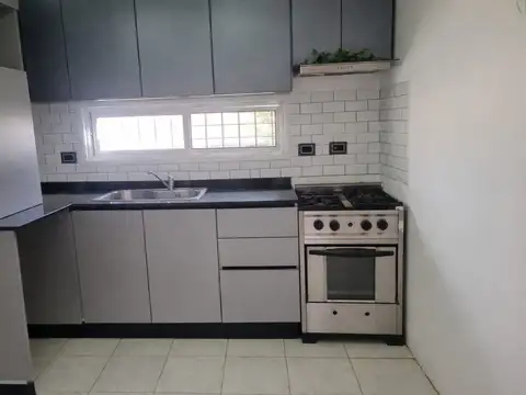 VENTA CASA 2 DORMITORIOS COCHERA, PILETA IBARLUCEA