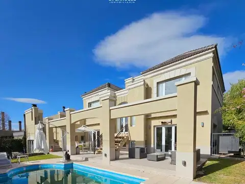 OPENHOUSE presenta a la venta magnífica casa ubicada en el prestigioso Barrio Dalvian