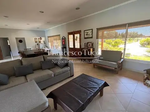 Casa en venta 8 ambientes Estancia Las Lilas