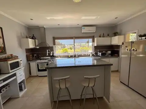 Casa 6 ambientes con 4 baños