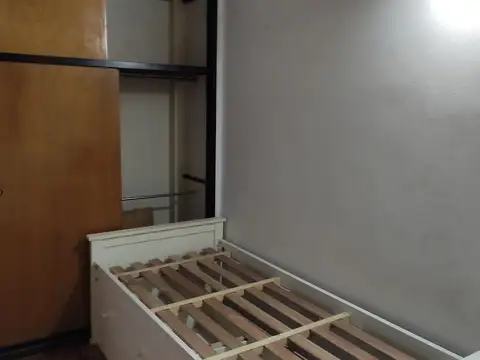 Hermoso Chalet 4 amb, fondo con quincho y pileta, cochera 2 autos