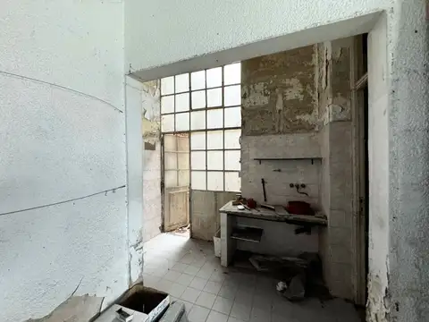 Local en Alquiler en Barrio Naón, $ 2.500.000
