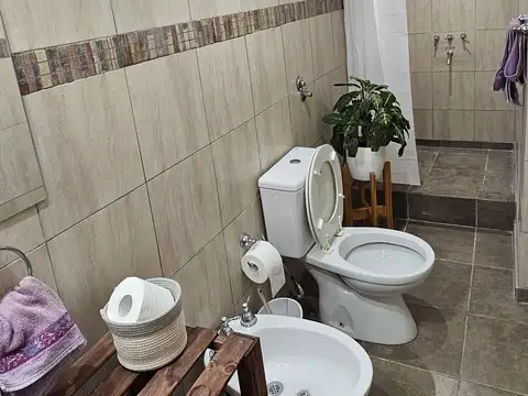 Casa 6 ambientes con 1 baño