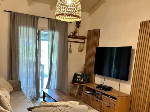 Casa 6 ambientes con 2 baños