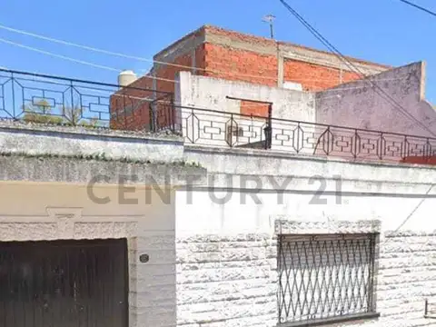 VENTA CASA DE  4 AMBIENTES CON GARAGE CUBIERTO EN OGORMAN 937,LA MATANZA.