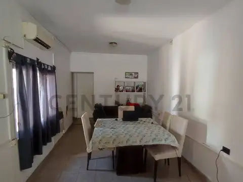 Casa 6 ambientes con 1 baño