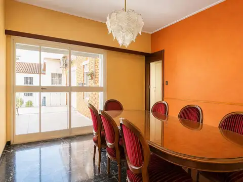 Casa en Venta con 3 cocheras