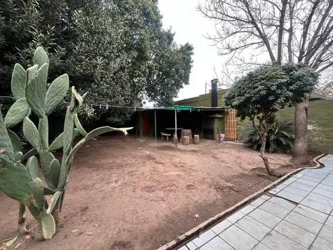 VENTA CASA 3 DORMITORIOS CON PATIO GRANDE EMPALME
