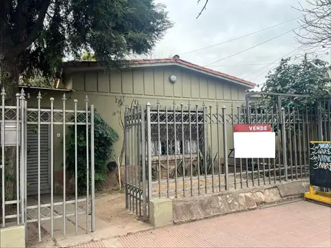 Casa 5 ambientes con 1 baño