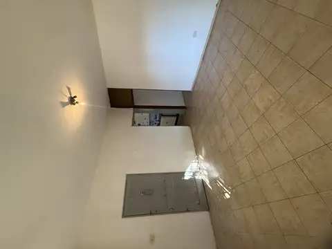 Casa 8 ambientes con 2 baños