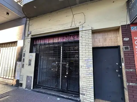 LOCAL COMERCIAL 8.00 X 3.50 -FOCO COMERCIAL - SIN EXPENSAS