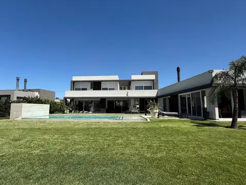 CASA TERRAVISTA 9 AMB 6 SUITES FINANCIA PERMUTA LOTE o CASA