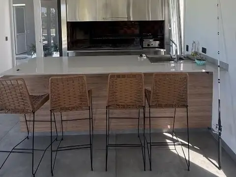 Casa en Venta con 8 cocheras