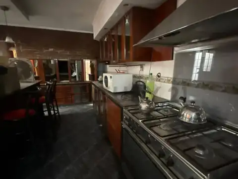 Casa 6 ambientes con 3 baños