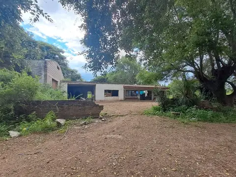 Campo 28.300m2 con galpon y casa a refaccionar