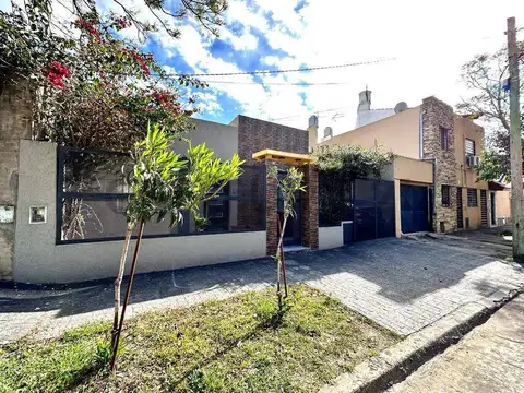 CASA 3 AMB VENTA MORON PATIO Y COCHERA PERMUTA POR HAEDO