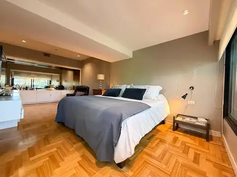 Casa en Alquiler con 2 cocheras