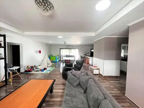 Casa 6 ambientes con 5 baños