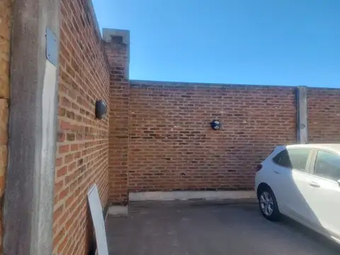 Venta Cochera en Pellegrini 739.