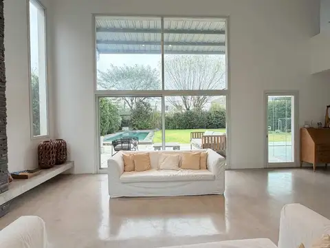 Casa en Venta con 2 cocheras