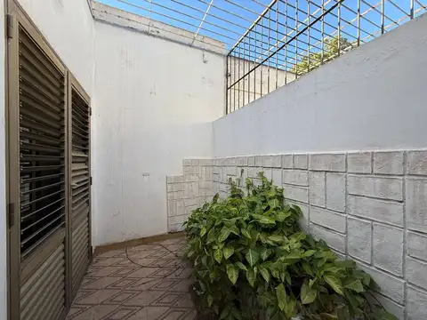 VENTA CASA, 2 DORMITORIOS, BARRIO ITURRASPE
