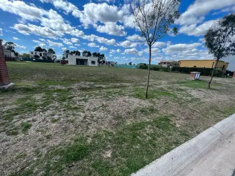 Venta lote interno Barrio Santo Tomás, Pilar