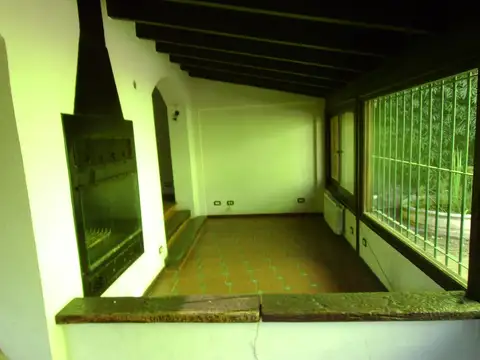 Casa en Alquiler con 1 cochera