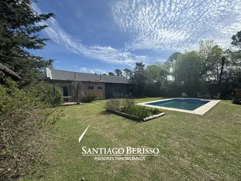 Casa en Venta con 2 cocheras