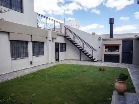 Casa 3 Dorm. + Depto en B Poeta Lugones
