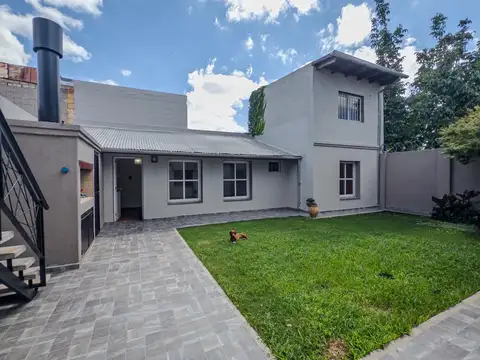 Casa 6 ambientes con 4 baños