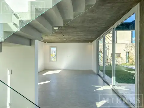 Casa 7 ambientes con 3 baños