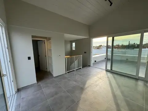 Casa 5 ambientes con 4 baños