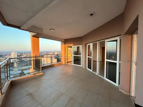 Semipiso de cinco dormitorios en el centro de Posadas, con amenities y dos cocheras