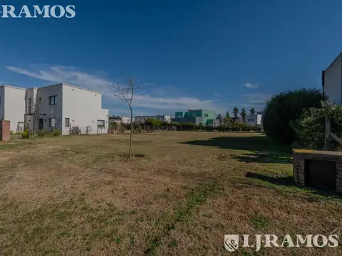 APTO CREDITO. LOTE DE 859 m2 INTERNO. ORIENTACION NOR-OESTE