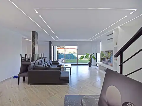 Casa 5 ambientes con 3 baños