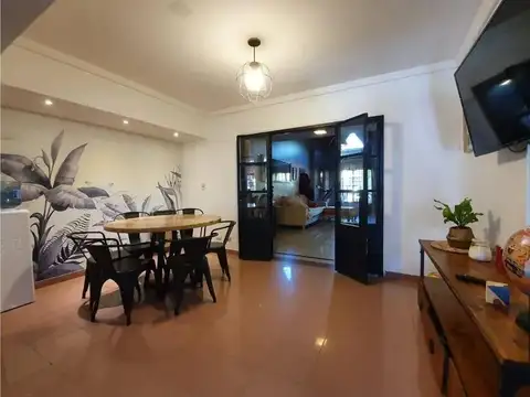 Casa en Venta con 3 cocheras