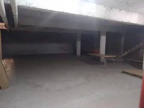 Enorme propiedad Godoy Cruz - Dos deptos + local