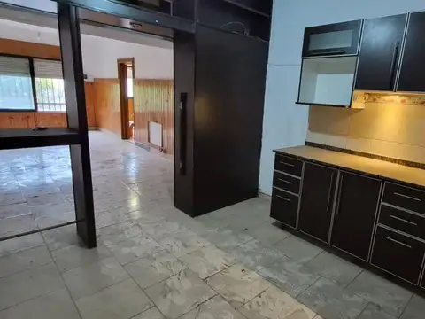 DOS CASAS DE 3 DORMITORIOS Y PATIO EN B YAPEYU