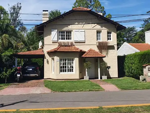 CASA 4 AMB COUNTRY CLUB PRIV LOMA VERDE APT CRED