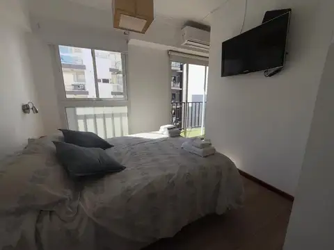 Departamento 2 ambientes a la calle en venta zona Aldrey