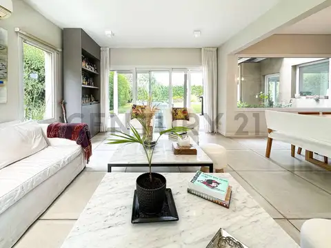 Casa en Venta en La Comarca, USD 409.000