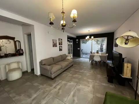 Depto Tipo Casa en Venta con 1 cocheras