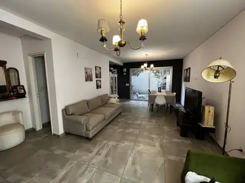 Depto Tipo Casa en Venta en Lomas de Zamora, USD 235.000