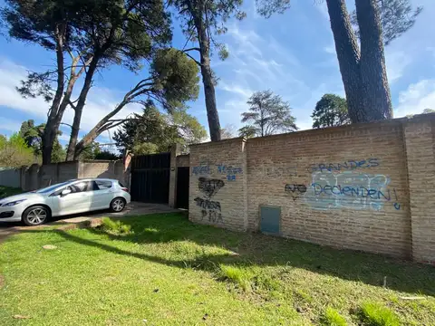 Excelente casa quinta- cob galpon- a 6 cuadras ruta 8 -chalet  de 4 ambientes  sobre  lote de 2760 m2