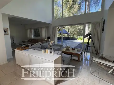 Casa en Venta con 5 cocheras